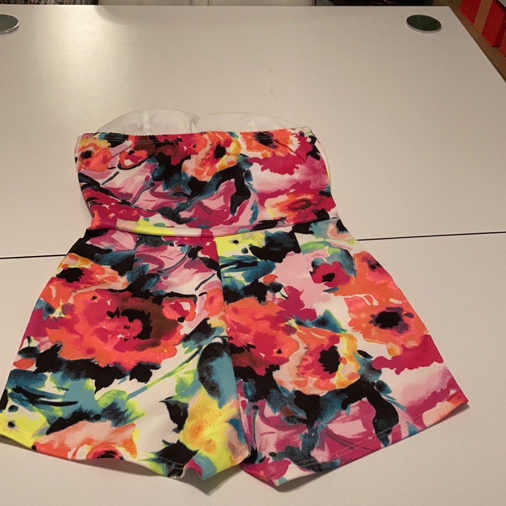 Small Romper🦋 - Picture 4 of 8